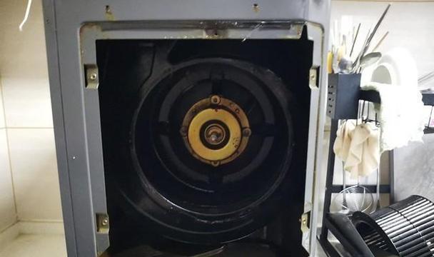 如何正确拆下抽油烟机进行清洗（简单操作）  第3张