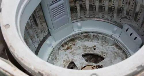 洗衣机受潮的原因及应对措施（保护洗衣机避免受潮的关键措施和维修方法）  第2张