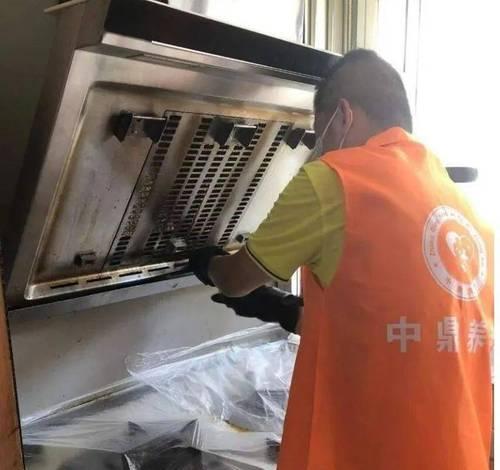 老人如何清洗油烟机（教你轻松保持厨房清洁）  第1张