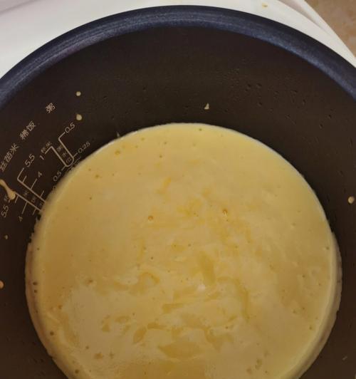 电饭煲做蛋糕的水分问题（解决电饭煲蛋糕水分过多的方法）  第3张