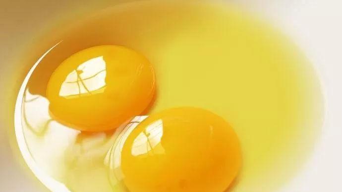 如何识别土鸡蛋的好坏（从外观到内部探秘）  第1张