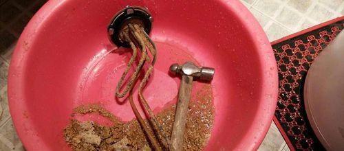 如何正确清洗热水器（保持热水器健康运作的关键步骤与技巧）  第2张