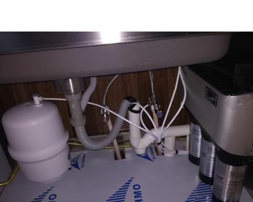 饮水机灯亮问题的修复方法（解决饮水机灯亮的简单操作指南）  第3张