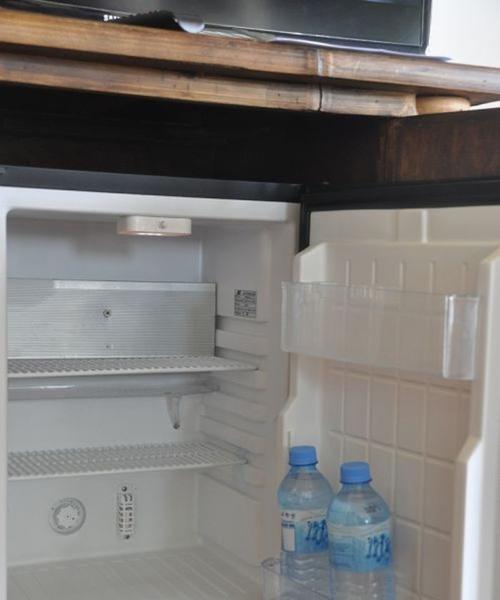 冰箱冷藏水孔堵了怎么办（解决冰箱冷藏水孔堵塞问题的实用方法）  第3张