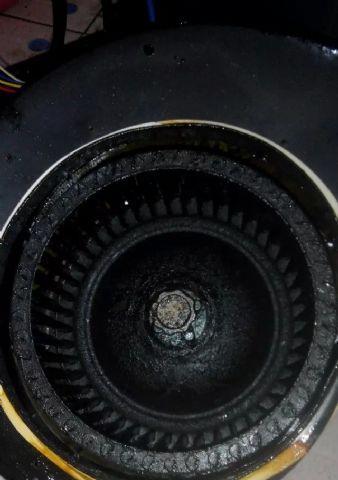 用石灰清洗油烟机油污的方法（掌握石灰清洗油烟机的窍门）  第2张