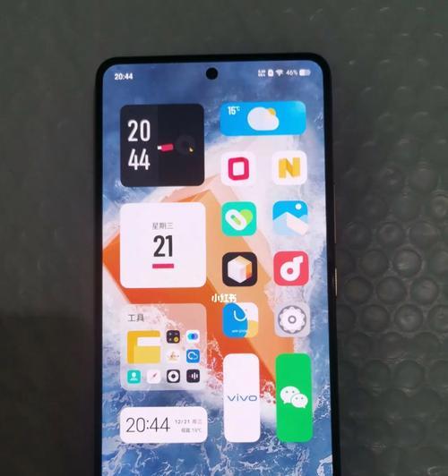 手机屏幕忽明忽暗的原因及解决方法（揭秘手机屏幕闪烁之谜）  第1张
