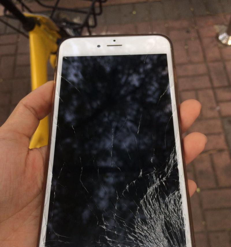 苹果手机后面玻璃碎了，修理费用大揭秘（苹果手机后背玻璃碎裂如何修复及费用分析）  第1张