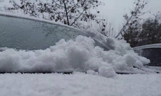 解决投影仪雪花斑块问题的方法（排除投影仪雪花斑块的技巧与注意事项）  第3张