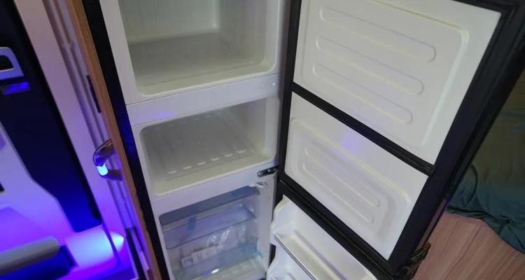 冰箱冷冻室冻住打不开，解决方法全攻略（冷冻室结冰导致门无法打开）  第2张