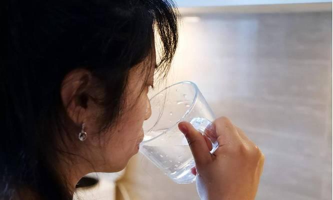 净水器冒红灯的修理方法（解决净水器冒红灯问题的实用技巧）  第1张