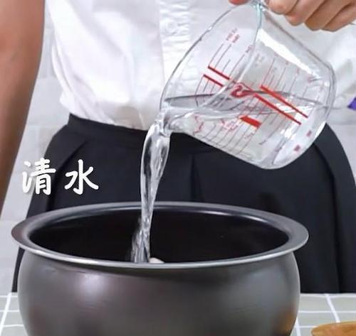 电饭煲锅底有黑点怎么办（解决方法及保养技巧）  第1张