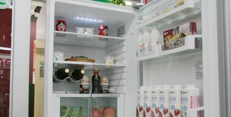 冰箱排水孔不通的维修方法（解决冰箱排水孔堵塞的简单技巧）  第1张