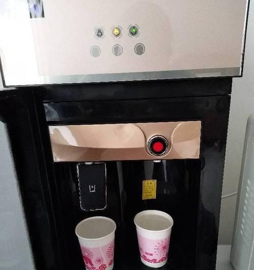 家用台式饮水机漏水解决方法（保护家中饮水机正常使用）  第1张