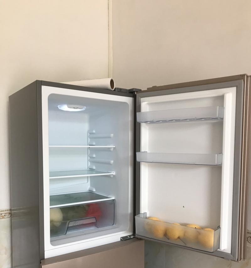 卧式冰柜底部下垂的修复方法（解决卧式冰柜底部下垂问题的实用技巧）  第3张