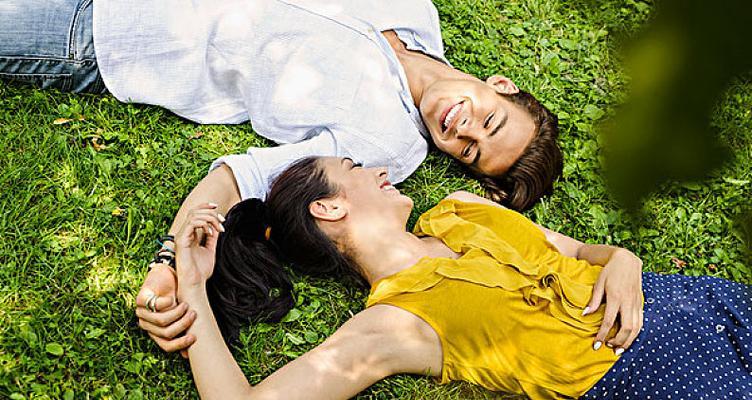 一人一半屏幕的双人躺平是什么体验？如何实现？  第1张