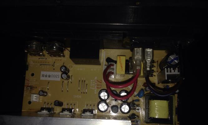 电脑开机时发出砰声是什么原因？如何解决这一问题？  第1张