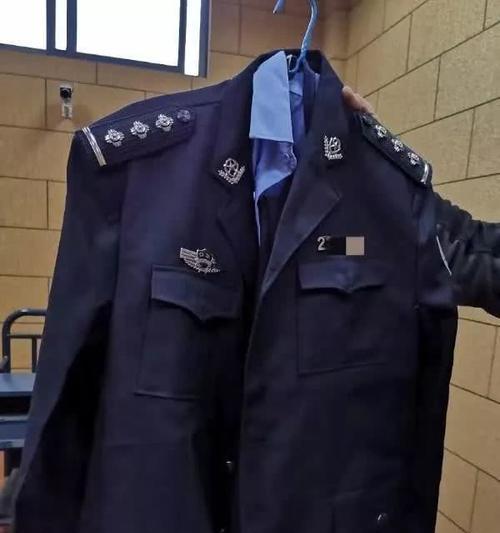如何应对警察假装拍照的情况？  第1张