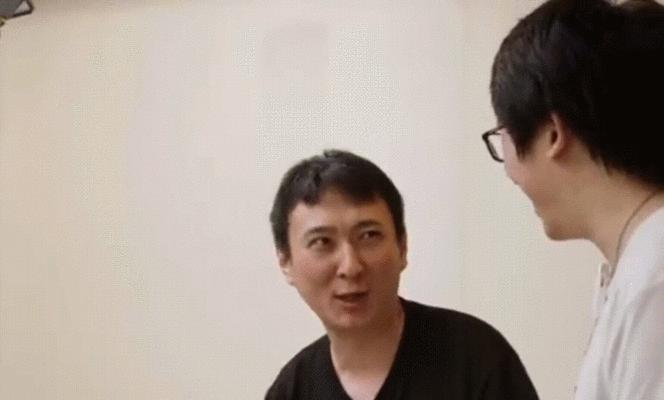 王思聪送的笔记本电脑价值多少？王思聪送的笔记本电脑的特点是什么？  第2张