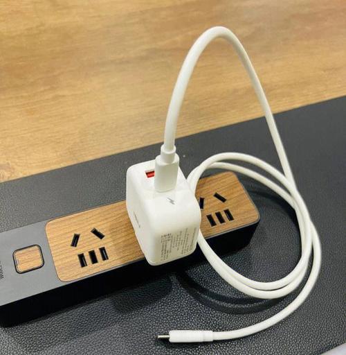 冰块充电器的工作原理是什么？它与普通充电器有何不同？  第2张