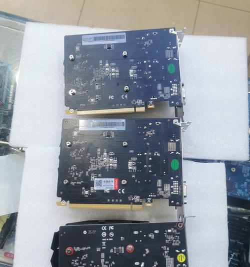 显卡上方板子的拆卸方法是什么？拆卸后如何保证显卡安全？  第2张