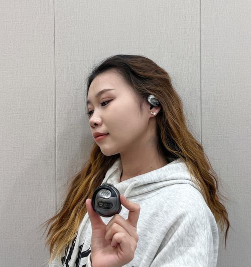 连住蓝牙耳机的耳饰佩戴方法是什么？适合什么样的场合？  第2张