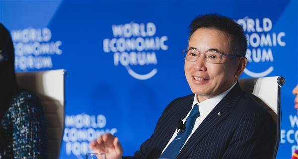 李东生出席 2025 年夏季达沃斯并担任联席主席，探讨推动全球经济均衡发展新模式  第1张