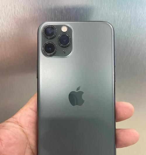 中间显示屏左右摄像头手机型号是什么？  第2张