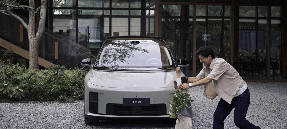 理想 i8 内饰终于曝光！产品已无悬念，本周开始预定  第1张