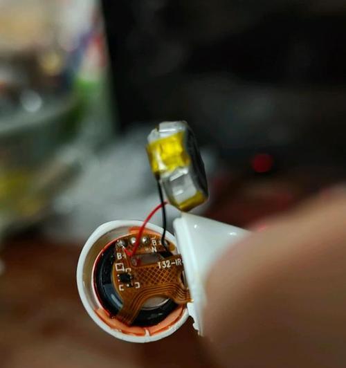 耳机换手机电池的正确步骤是什么？哪里能找到详细视频教程？  第1张