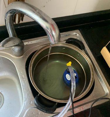 燃气热水器除垢方法——让您享受干净热水（简单实用的除垢技巧，热水器一如既往高效运行）  第1张