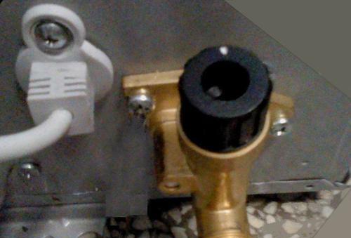 热水器滤网清洗指南（有效延长热水器使用寿命的关键技巧）  第1张