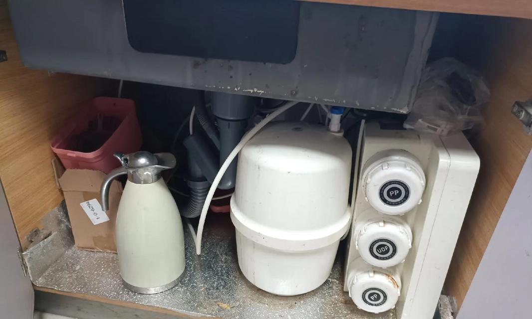 净水器开机出废水是什么原因？（揭秘净水器开机出废水的内在机制及解决办法）  第1张