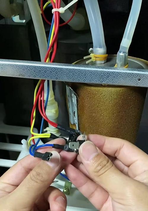 饮水机流水维修指南（解决饮水机流水问题的有效方法）  第2张