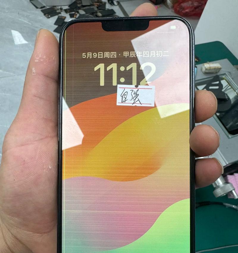显示器一条竖线的原因及解决方法（深入探究显示器竖线问题，帮你轻松解决屏幕纵向线条困扰）  第2张