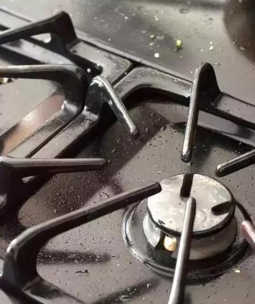 油烟机高温烫手的原因及防护措施（探究油烟机高温烫手的原因，提供有效的防护方法）  第1张