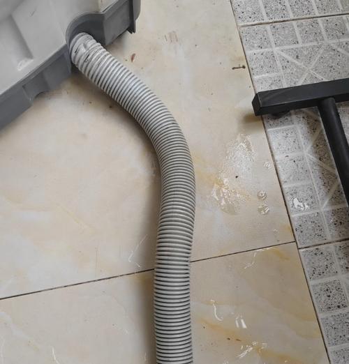 全自动洗衣机漏水的原因及解决方法（详解全自动洗衣机漏水的可能原因和有效修理办法）  第3张