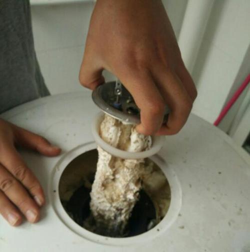如何正确清洗美的个人热水器？（简单步骤，保持热水器高效运行）  第1张