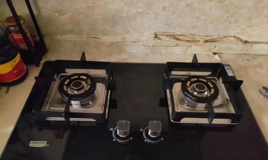 集成灶旁边空地的巧妙利用方法（创意空间利用让你的厨房更实用更美观）  第1张