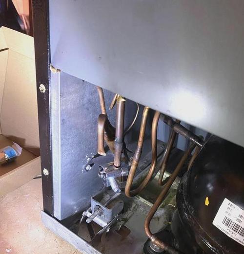 冰箱开机后不制冷的维修方法（解决冰箱开机后不制冷问题的实用技巧）  第2张