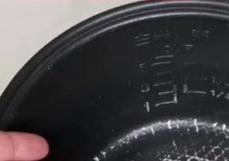 电饭煲刮痕修复方法大全（轻松解决电饭煲刮痕问题）  第2张