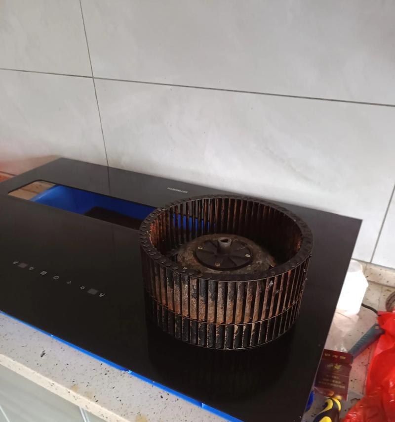如何使用抽油烟机清洗管子（简便实用的清洗方法）  第3张