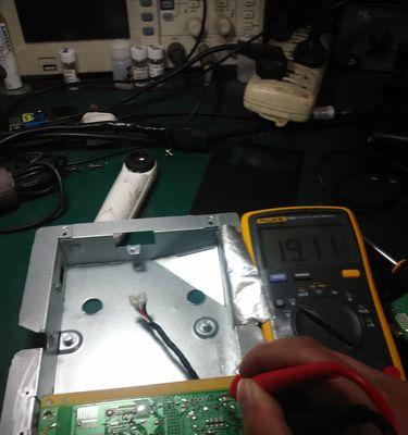 彩色液晶显示器维修指南（解决显示故障的关键方法及技巧）  第3张