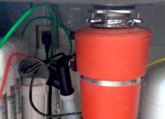 如何清洗方太油烟机下水道（轻松解决油烟机下水道清洗问题）  第2张