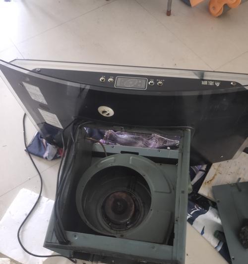 解决抽油烟机盖无法打开的问题（掌握正确方法轻松打开抽油烟机盖）  第1张