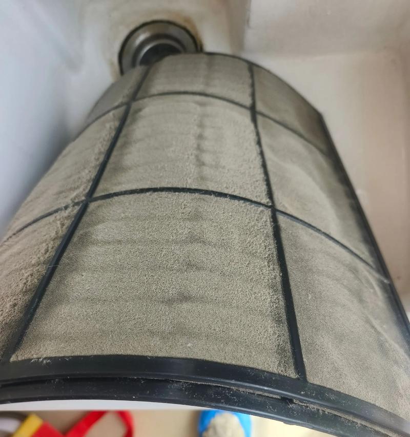 如何正确清洗圆柱形空调（简单方法让您的空调更加清洁和健康）  第1张
