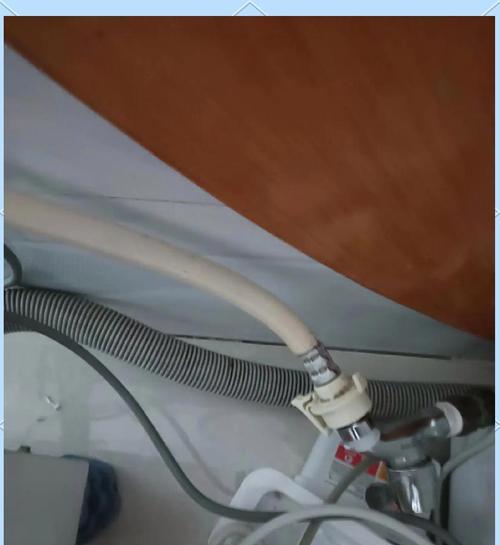 全自动洗衣机管道清洗方法（轻松清理洗衣机管道）  第1张