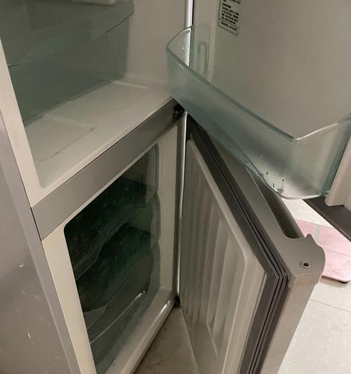 探究冰柜门失去吸力的原因（分析冰柜门吸力不足的问题及解决方案）  第2张