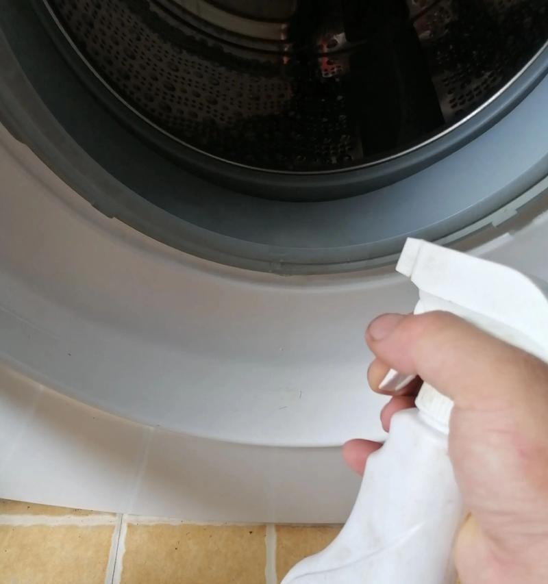 冰箱内发黄怎么清洗（解决冰箱内部发黄问题的方法及注意事项）  第2张