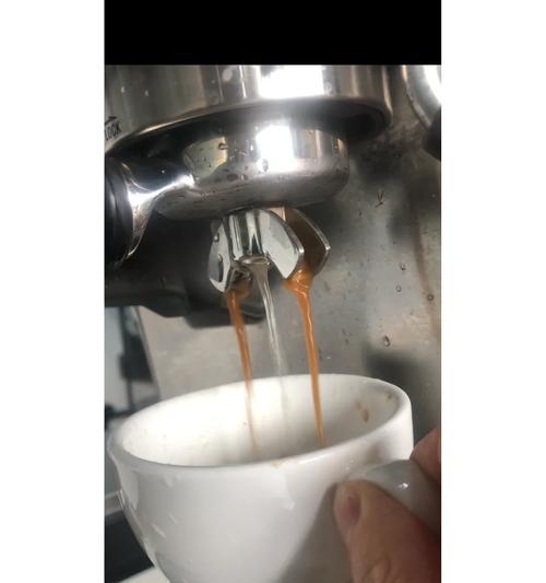 艾宝咖啡机漏水的修理方法（轻松解决咖啡机漏水问题）  第2张