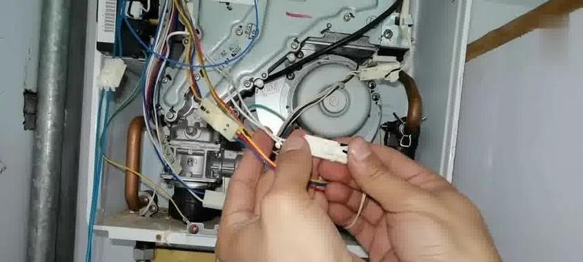 热水器内堵塞的应对方法（解决热水器内部堵塞问题的有效措施）  第3张